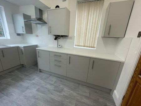 2 bedroom semi-detached house to rent - Photo 3