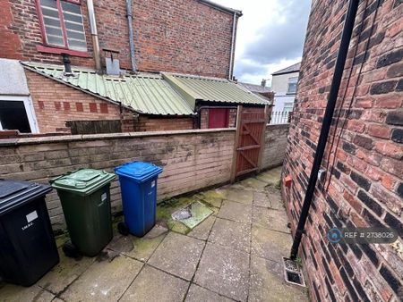 2 bedroom terraced house to rent - Photo 2