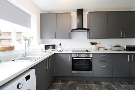 3 bedroom semi-detached house to rent - Photo 5