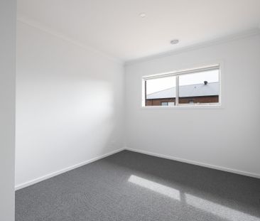 Contemporary Living - Photo 3