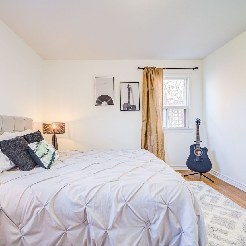 For Lease - 128 Fairglen Avenue, Toronto, Ontario - Photo 1