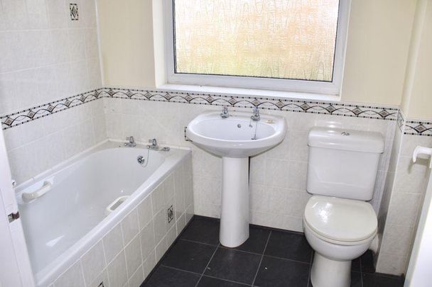 2 bedroom detached bungalow to rent - Photo 1