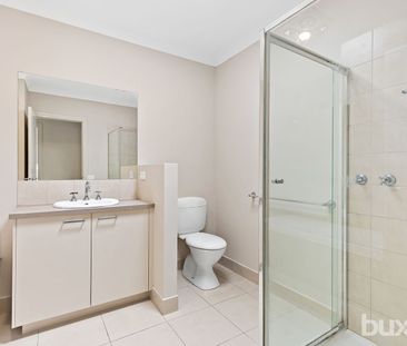 BRILLIANT BAYSIDE LIVING! - Photo 4