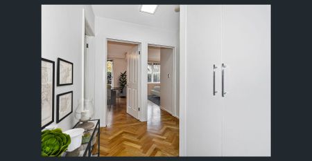 Modern Ground Floor Apartment – Walk to EVERYTHING - Photo 4