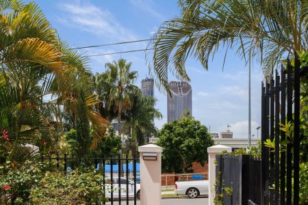 Fully Furnished - Photo 2