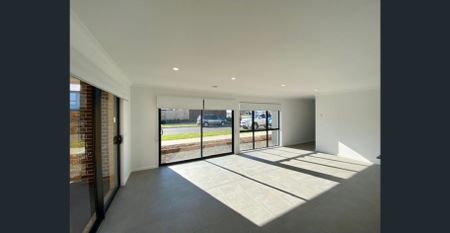 Modern Townhouse - Photo 4