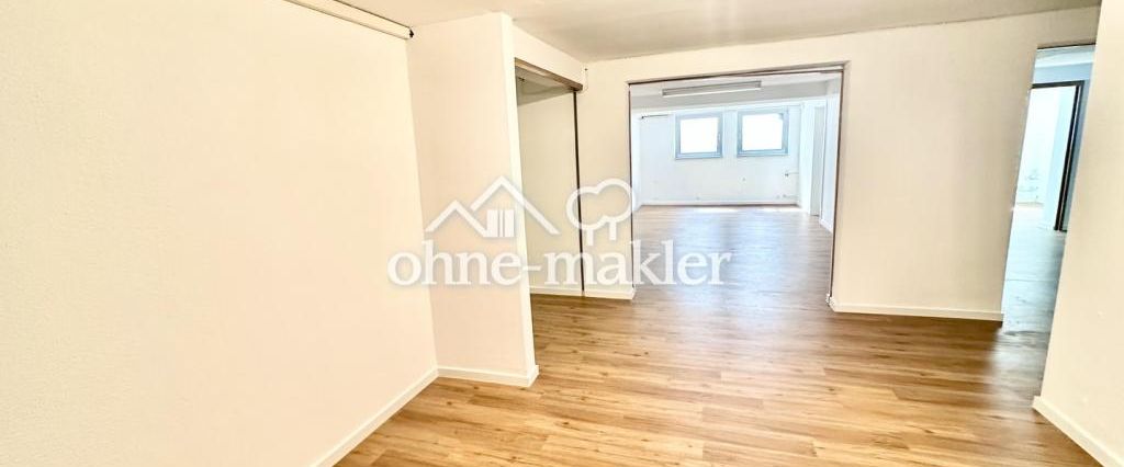 Einfamilienhaus mit großem Garten, Terrasse & Balkon, 274 m² zu vermieten - Foto 1