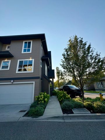 Beautiful Townhome @ "The Brighton" - Photo 2