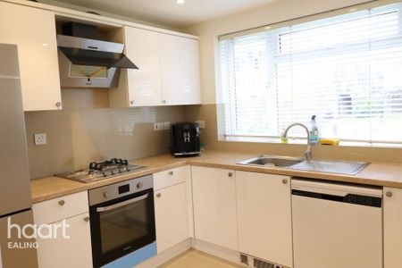 4 bedroom terraced house to rent - Photo 5