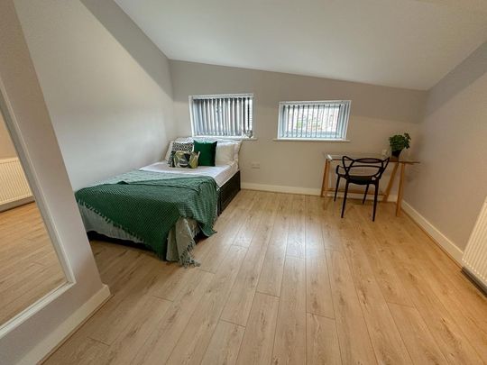 6 bedroom terraced house to rent - Photo 1