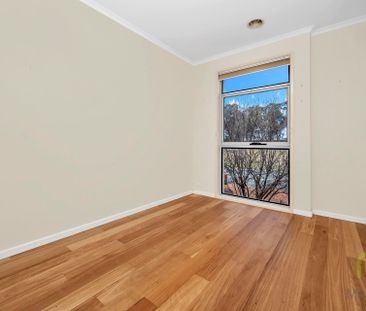 Spacious and Light-Filled Townhouse - Photo 5