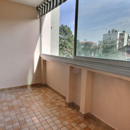 1ER MAI / T2- 54 m2- PARKING-LOGGIA-CHAUFFAGE INCLUS - Photo 3