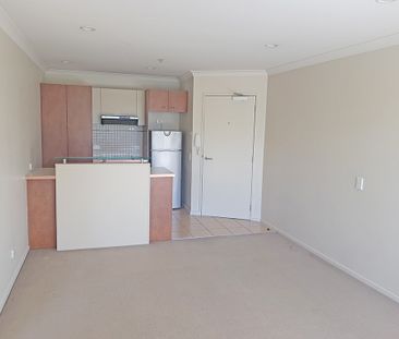Superb one bedroom with carpark! - Photo 1