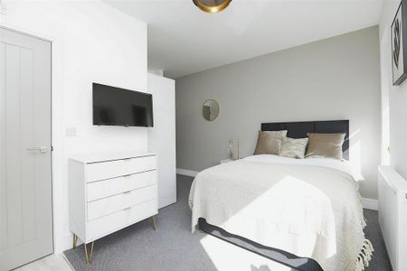 1 bedroom in a house share to rent - Photo 4