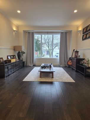 For Lease - 122 Lowe Boulevard, Newmarket, Ontario - Photo 1