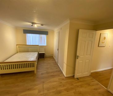 1 bedroom in a house share to rent - Photo 3