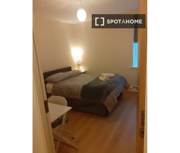 Room in a 2-Bedroom Apartment for rent in Rialto, Dublin - Photo 3