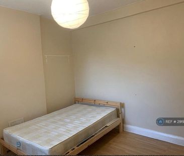 3 bedroom flat to rent - Photo 6