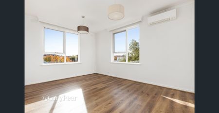 Bright & Spacious in Prime Location - Photo 2