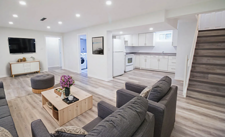 5-Bedroom House with Full In-Law Suite – St. Catharines! - Photo 4