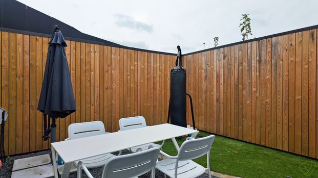 Gerenoveerde woning met zonnige tuin en zonnepanelen in Eeklo! - Photo 1