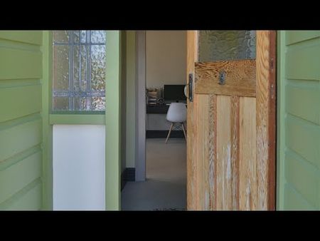 COSY PARTLY FURNISHED THREE BEDROOM HOME - Photo 4