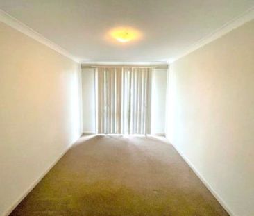 Cosy Unit in Convenient Location! - Photo 2