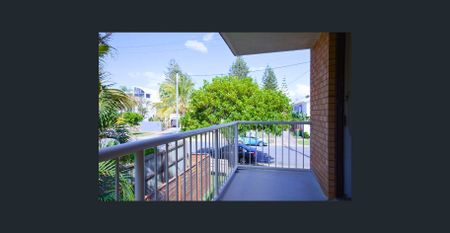 unit 4/23 Venice Street, Mermaid Beach, Qld 4218 - Photo 5