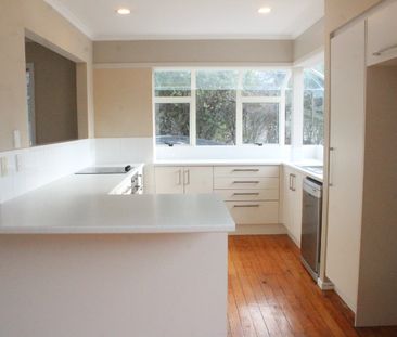 3 Bedrooms Weatherboard House in Botany Downs - Photo 1