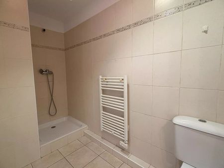 A louer studio dans résidence sécurisée avec box - Photo 3