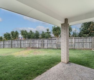 Spacious 4 bedroom home on a large block - Photo 5