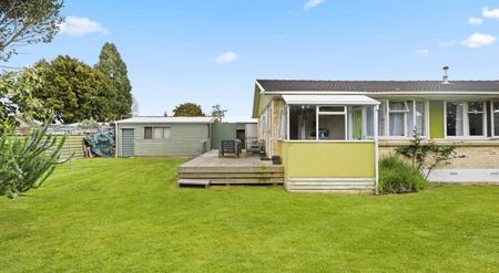 Affordable 4 Bedroom Home in Chartwell - Photo 4