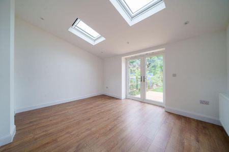 4 bedroom semi-detached house to rent - Photo 3