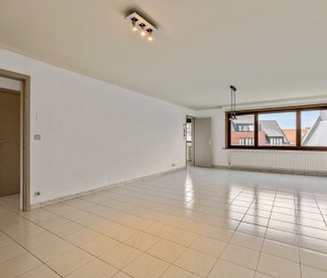 Lichtrijk appartement met 2 slaapkamers, terras en garagebox - Photo 1