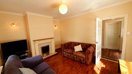 4 bedroom house - Photo 2