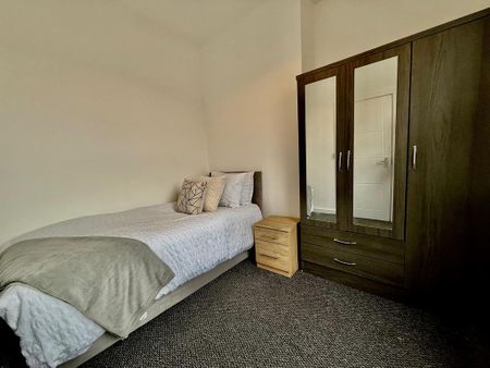1 bedroom in a house share to rent - Photo 3