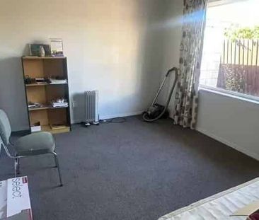 Well-presented 3-bedroom home - Photo 3