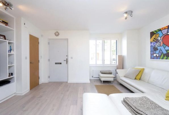 Jolly Mews, Mitcham, London, SW16 - Photo 1