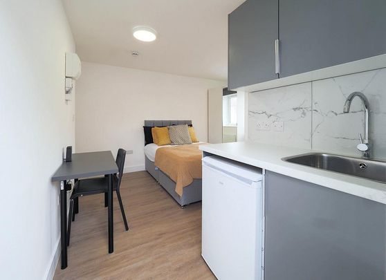 1 bedroom in a house share to rent - Photo 1