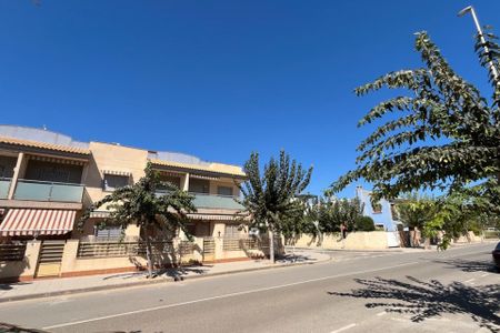 Se alquila planta baja en esquina en La Torre de la Horadada (Pilar de la Horadada) - Photo 4