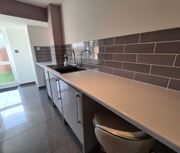 3 bedroom terraced house to rent - Photo 1