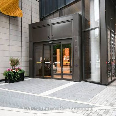 60 Shuter St Feels brand new + den yonge/dundas sq - Photo 1