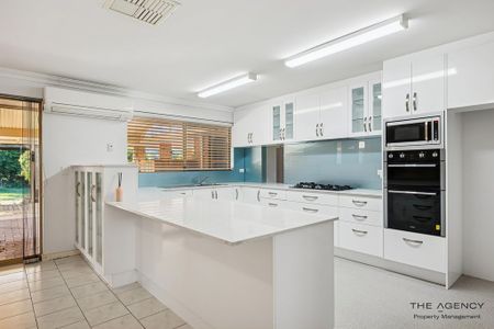 Comfortable Family Living with Plenty of Space - Photo 3