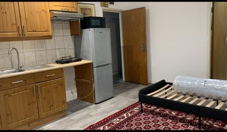 Studio Flat, Wesley Avenue, NW10 - Photo 3