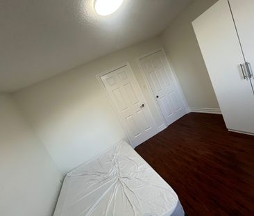 For Lease - 327 Evergreen Crescent Unit# Main, Oakville, Ontario - Photo 5