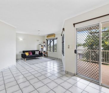 NEAT UNIT IN QUIET COMPLEX CLOSE TO SHOPS - Photo 2