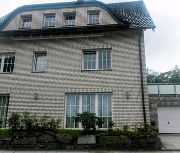 2 Zimmer plus HWR, Badezimmer mit Wanne und Dusche, Terrasse - Photo 2