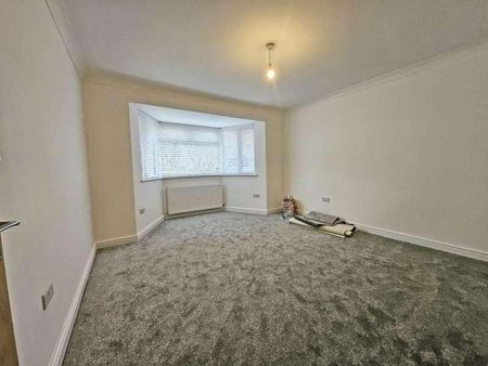 Cambrian Avenue, Ilford, IG2 - Photo 2