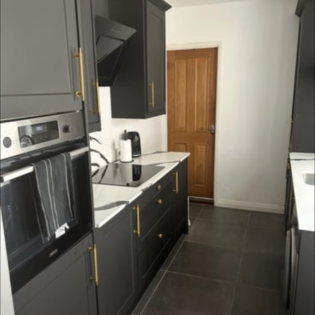 1 bedroom in a house share to rent - Photo 4