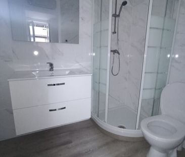 F2 PLACE DES BUGHES - Photo 2